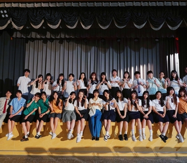 丁噹獻上最美的祝福 邀學生同唱〈致遠道而來的我們〉成畢業之歌