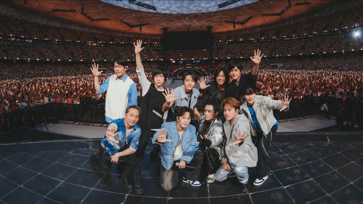 五月天《回到那一天》鳥巢演唱會 邀Energy獻上「星期五晚上」驚喜，共同完成最壯觀的「E16蹲」
