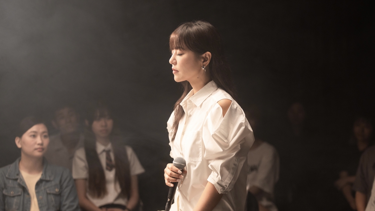 歌迷票選愛歌〈跟自己說晚安〉 MV金曲客語入圍者彭柏邑友情客串鋼琴手