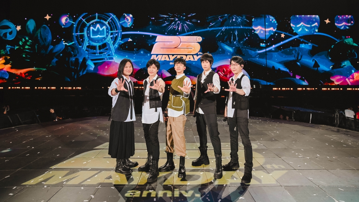 五月天《回到那一天》太原演出與光良合唱〈童話〉怪獸、光良輪番放送福利露腹肌！
