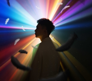 蕭秉治重磅宣布12/7攻蛋《活著Alive》瞪違10年重返征戰台北小巨蛋 前導主視覺光芒震懾！