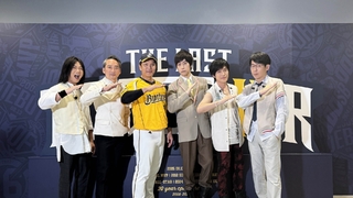 中信兄弟與五月天攜手大巨蛋首次滿座紀錄  動員500人打造移動舞台 一「齊」致敬周思齊！