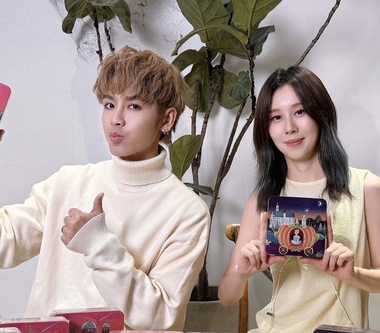 鼓鼓、白安二度成為德國小甘菊代言人 大讚「如家人一般的存在」