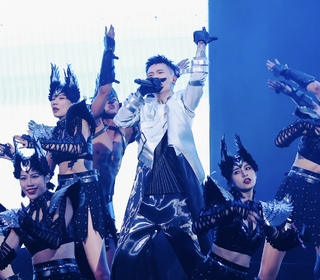 蕭秉治《活著Alive》小巨蛋演唱會 從萬人派對唱到萬人KTV欲罷不能