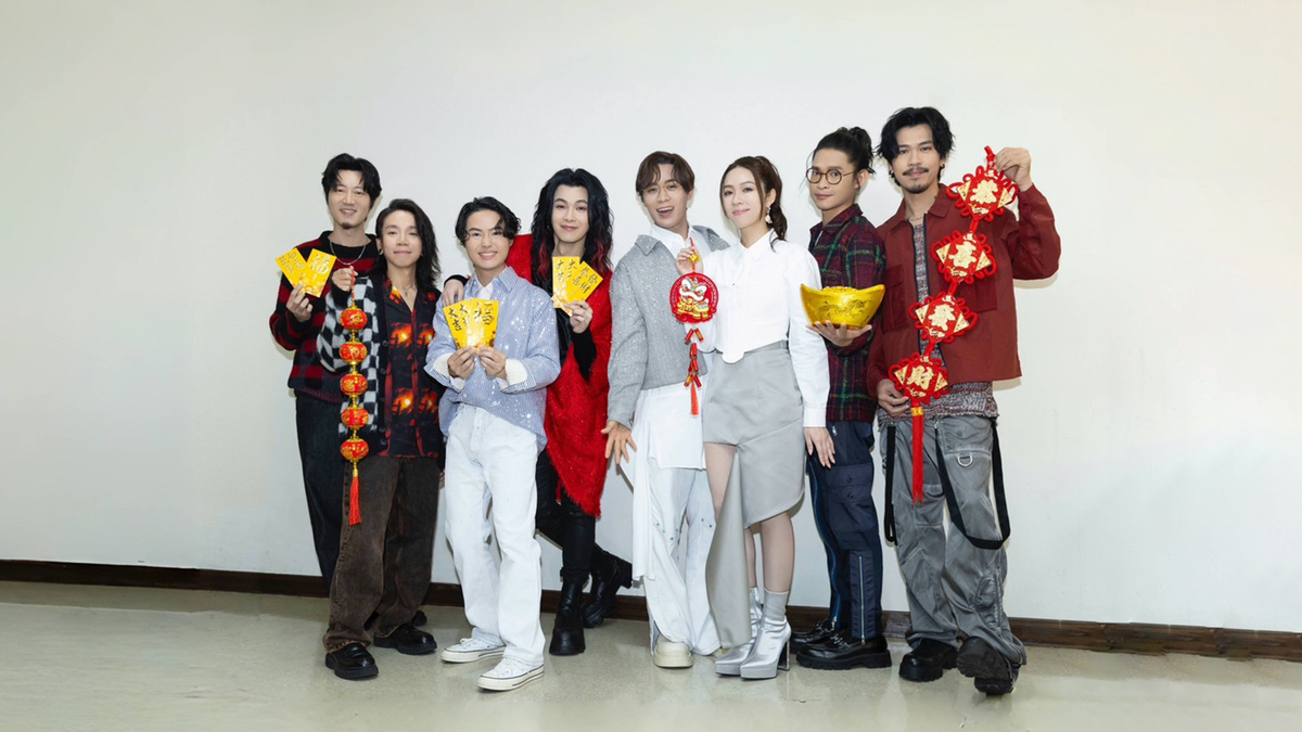 麋先生、告五人紅白台上PK　同門樂團後台感情好　熱鬧圍爐提前過年