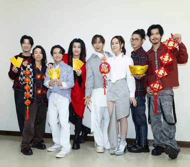 麋先生、告五人紅白台上PK　同門樂團後台感情好　熱鬧圍爐提前過年
