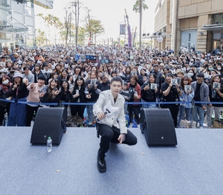 蕭秉治回高雄必做：辦簽唱會　《完人Imperfect》專輯＋《活著 Alive》演唱會簽唱會吸爆滿人潮