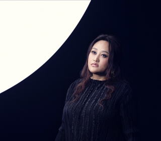 睽違6年！靈魂DIVA家家終於回來了　全新專輯5/2即將登場　首波全創作曲〈月不落〉點燃歌迷期待