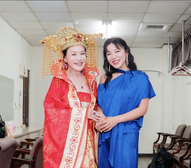 「金八點」、「丁八點」世紀同台！ 金佩姍、丁噹合唱〈神鵰俠侶〉全場嗨爆