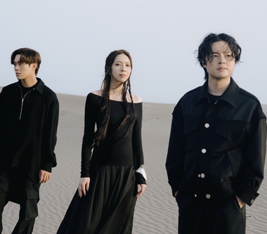 告五人〈黑夜狂奔〉跨海拍出史詩級視覺大作！導演一鏡入魂、50人劇組翻越5層樓高沙丘、3機拍攝同步開機　打造魔幻寫實舞台