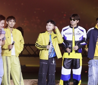 超大型K歌現場！蕭秉治與中信兄弟王威晨、張志豪、岳東華大巨蛋合體 首唱球團年度歌曲〈進化〉