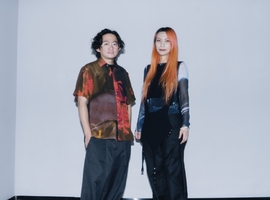 Tizzy Bac幽默回應股東許願座席需求　翻玩經典港片　義大利設計師「Sit Down Please」加持特別場8/15正式開賣　歌迷狂敲碗龍蝦裝開唱