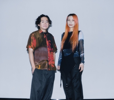 Tizzy Bac幽默回應股東許願座席需求　翻玩經典港片　義大利設計師「Sit Down Please」加持特別場8/15正式開賣　歌迷狂敲碗龍蝦裝開唱