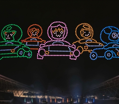 五月天《回到那一天》25週年巡迴演唱會 千台無人機變化20種圖案、近4分鐘絕美煙火照亮貴陽城星空