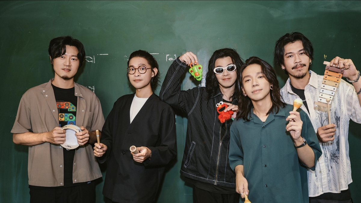 金曲樂團麋先生集體寵乾女兒　為貝斯手以諾千金送無價豪禮！驚喜釋出全新單曲〈散散步〉以諾夫婦合唱錄音室放閃甜翻全場