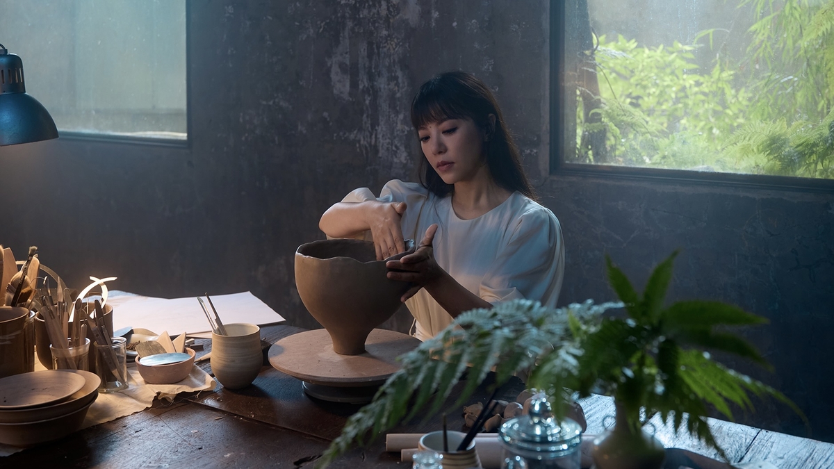 「戲劇天后」丁噹顛覆過往演繹「變鬼后」　廁所練唱嚇到鄰居　向電影導演解孟儒自我推薦想演恐怖片
