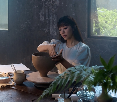 「戲劇天后」丁噹顛覆過往演繹「變鬼后」　廁所練唱嚇到鄰居　向電影導演解孟儒自我推薦想演恐怖片