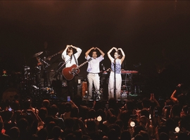 告五人領數千名哈瓜駛向「從未見過的海」　專屬粵語歌〈成長的錯〉下足功夫　香港哈瓜齊聲大喊：靚仔靚女猴賽雷！