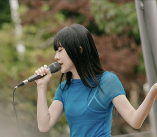 白安邀歌迷真實在「路邊野餐」！寵粉準備點心飲品 席地而坐共度初秋午後