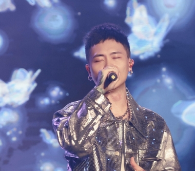 「金曲製造機」蕭秉治《活著 Alive》北京演唱會  為了歌迷睡飽14小時 歌迷甜撩「越來越帥」下一秒竟跑票變心