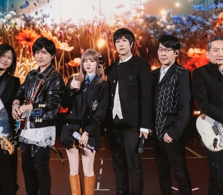 五月天《回到那一天》演唱會上海最終場  宋雨琦乘著「專機」登場 意想不到的夢幻聯動  同框演繹〈後來的我們〉、〈Radio〉