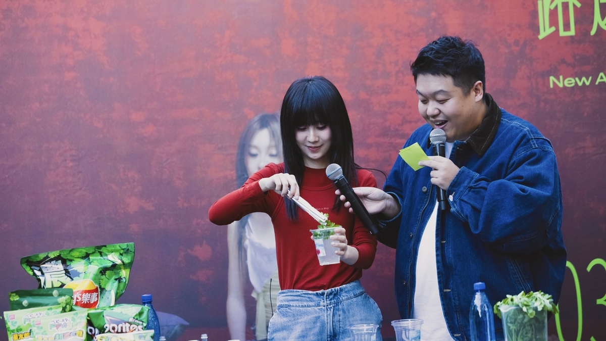 白安與歌迷台南、台北「路邊」野餐！手作特調「香菜Mojito」讓歌迷皺眉直搖頭