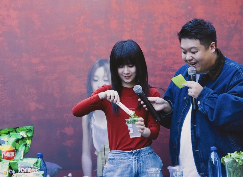 白安與歌迷台南、台北「路邊」野餐！手作特調「香菜Mojito」讓歌迷皺眉直搖頭