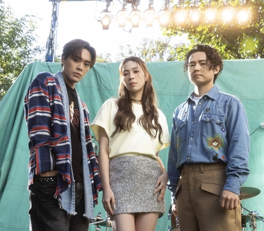 超人氣 Z 世代天團告五人艾比路錄音完　年末倫敦開派對House Party　〈夏天的海冬天的雪〉MV現場直接 live 開唱