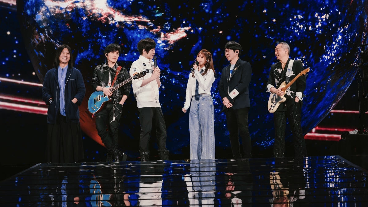 新年最美的風景有你在一起   五月天《回到那一天》和歌迷一起看最美煙火