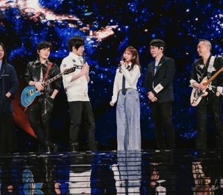 新年最美的風景有你在一起   五月天《回到那一天》和歌迷一起看最美煙火