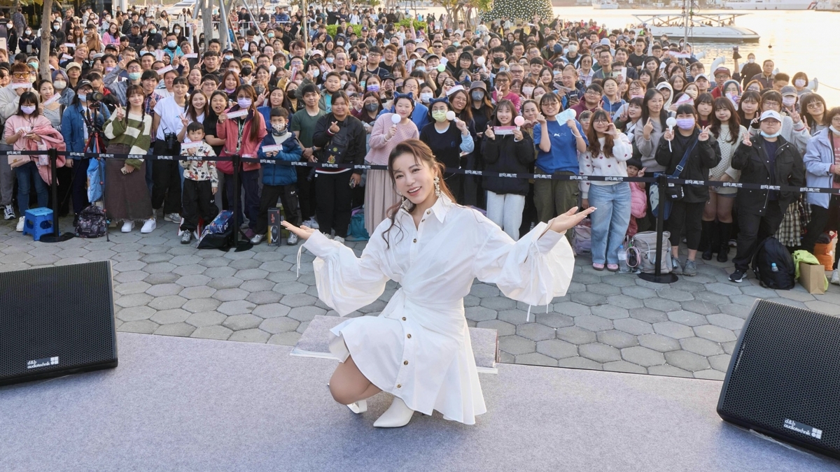 丁噹《夜遊》夜未眠演唱會高雄限定簽票會 嗨唱10首歌被讚「第一人」 邀泰武原民弟弟台上熱辣尬舞 直喊「好了就好了！」