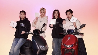 怪物新人跨年制霸一飛沖天 帕拉斯自己當業務 親手送專輯