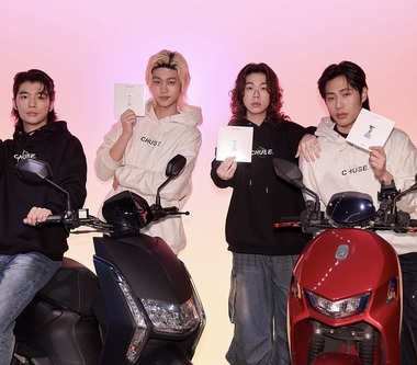 怪物新人跨年制霸一飛沖天 帕拉斯自己當業務 親手送專輯