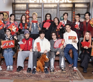 年夜飯熱鬧開席！超人氣 Z 世代天團告五人、金曲樂團麋先生、宇宙人、Tizzy Bac圍爐迎新春　怪物新人樂團帕拉斯 PALLAS驚喜探班　熱鬧賀馬年