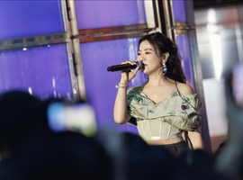 丁噹一日情歌站長吸引爆滿人潮  演唱多首歌曲還加碼超寵粉