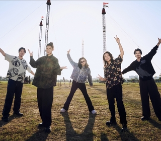 麋先生震撼搭設巨大馬戲帳篷　超夢幻造型吸引高雄市民爭相打卡、歌迷狂湧朝聖　網友驚呼：根本新地標　麋先生未開唱先創話題巔峰