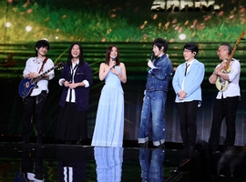 五月天創最快重返大巨蛋紀錄！陳綺貞驚喜同台、重現《第168場演唱會》　首場彩蛋滿到溢出