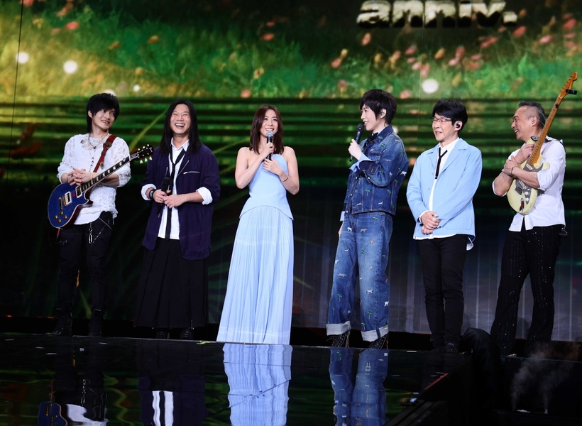 五月天創最快重返大巨蛋紀錄！陳綺貞驚喜同台、重現《第168場演唱會》　首場彩蛋滿到溢出