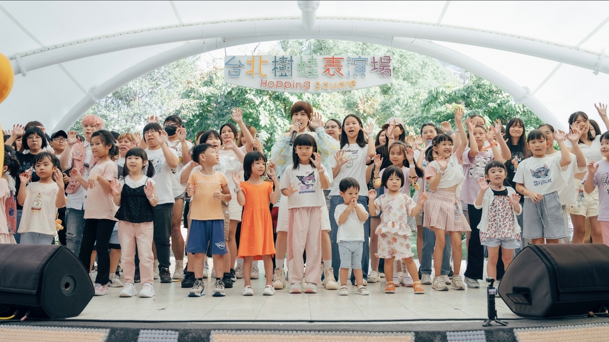 小魏魏嘉瑩《快出來玩》遊樂園快閃前進兒童新樂園 上百歌迷大、小朋友嗨翻現場