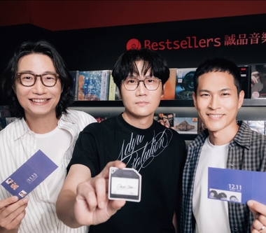 金曲樂團宇宙人《Dear You》預購見面會人潮爆滿　近距離親自替歌迷蓋章送小卡掀熱潮