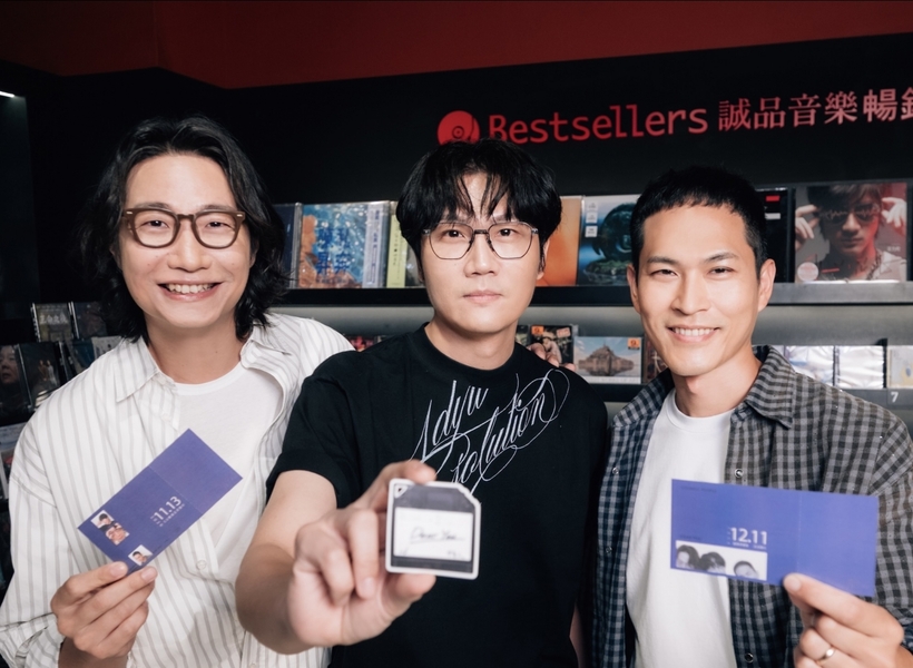 金曲樂團宇宙人《Dear You》預購見面會人潮爆滿　近距離親自替歌迷蓋章送小卡掀熱潮