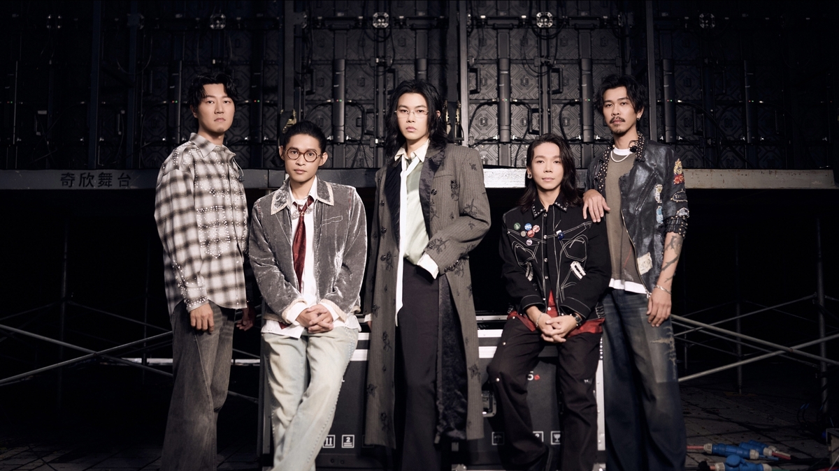 躲過颱風終於見面！金曲樂團麋先生〈大馬戲團〉狂歡再現　唯一預購簽唱會現場人潮擠爆　麋先生一登場連唱6首歌嗨翻全場　聖皓笑喊「現場應該有五萬人吧！」
